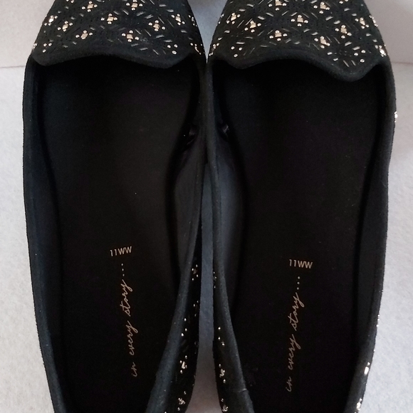 In Every Story Velvety Beaded Sandals - Picture 2 of 9